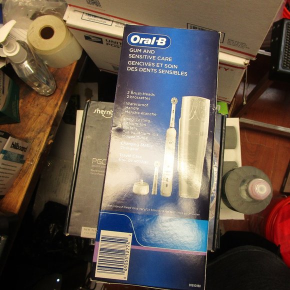 Oral-B Gum and Sensitive Care Rechargeable Electric Toothbrush - Picture 2 of 5